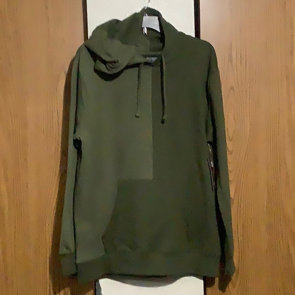 Hollywood size Small hoodie fits more like a Medium